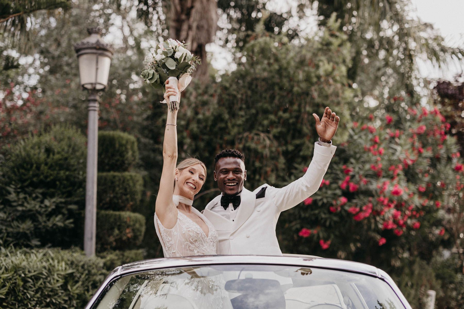 Reportaje natural de boda civil al aire libre en Finca Santa Clotilde, Sevilla